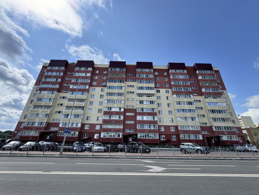 Продам трехкомнатную (3-комн.) квартиру, братьев Ткачевых ул, 11, Брянск г