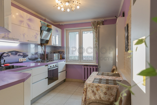 Продам трехкомнатную (3-комн.) квартиру, Льва Толстого ул, 2, Люберцы г