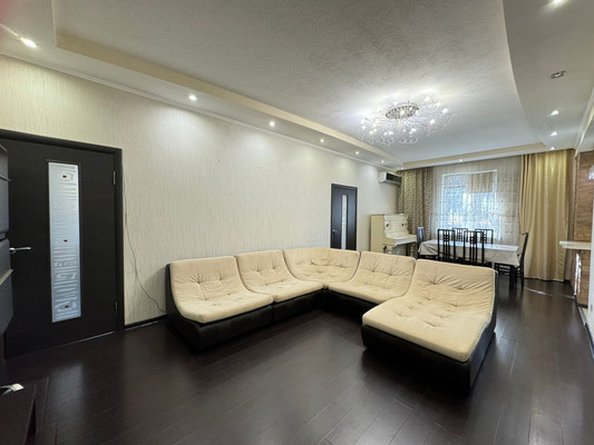 Продам трехкомнатную (3-комн.) квартиру, Бехтерева ул, 2, Нальчик г