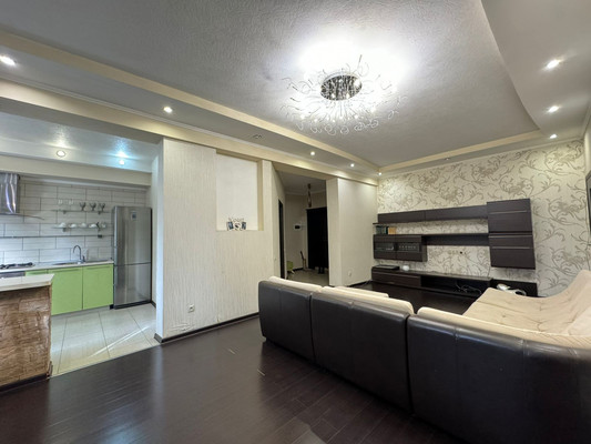 Продам трехкомнатную (3-комн.) квартиру, Бехтерева ул, 2, Нальчик г