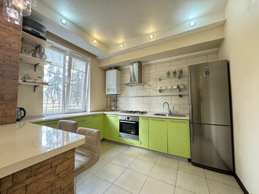 Продам трехкомнатную (3-комн.) квартиру, Бехтерева ул, 2, Нальчик г