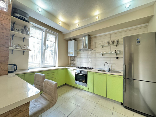 Продам трехкомнатную (3-комн.) квартиру, Бехтерева ул, 2, Нальчик г