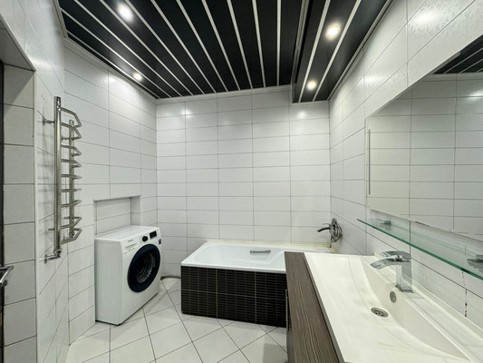 Продам трехкомнатную (3-комн.) квартиру, Бехтерева ул, 2, Нальчик г