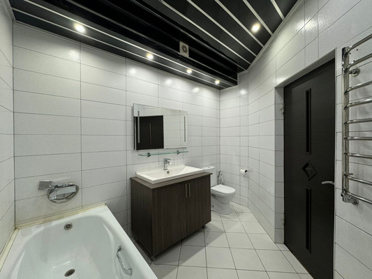 Продам трехкомнатную (3-комн.) квартиру, Бехтерева ул, 2, Нальчик г