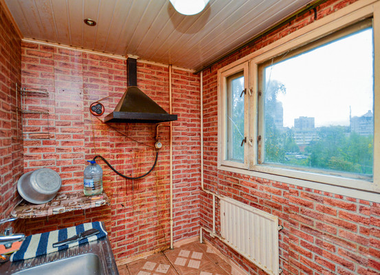 Продам трехкомнатную (3-комн.) квартиру, Кустодиева ул, 20к1, Санкт-Петербург г