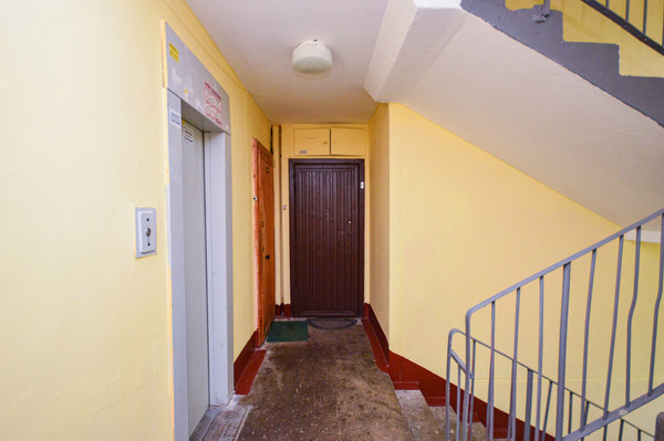 Продам трехкомнатную (3-комн.) квартиру, Кустодиева ул, 20к1, Санкт-Петербург г