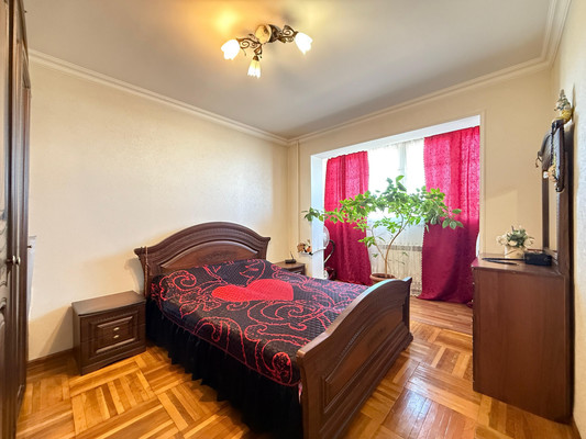 Продам двухкомнатную (2-комн.) квартиру, 2 Таманской Дивизии ул, 31к3, Нальчик г