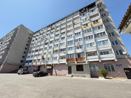 Продам двухкомнатную (2-комн.) квартиру, 2 Таманской Дивизии ул, 31к3, Нальчик г