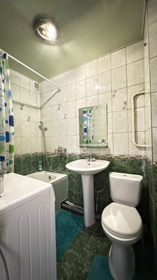 Продам трехкомнатную (3-комн.) квартиру, Коллонтай ул, 8, Нальчик г