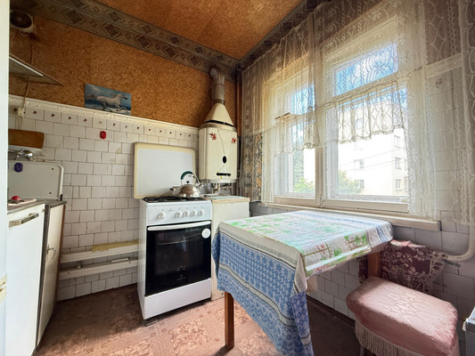 Продам трехкомнатную (3-комн.) квартиру, Ашурова ул, 38, Нальчик г