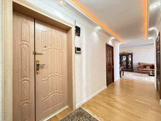 Продам трехкомнатную (3-комн.) квартиру, Кулиева пр-кт, 2кА, Нальчик г
