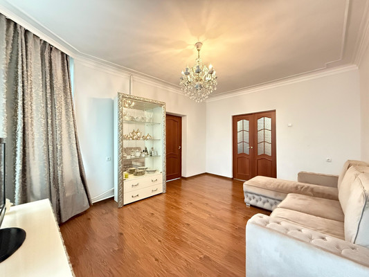 Продам трехкомнатную (3-комн.) квартиру, Кулиева пр-кт, 3, Нальчик г