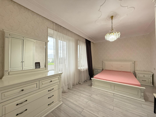 Продам трехкомнатную (3-комн.) квартиру, Кулиева пр-кт, 3, Нальчик г