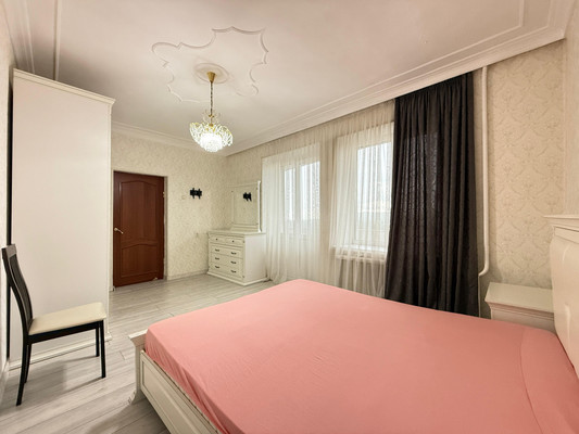 Продам трехкомнатную (3-комн.) квартиру, Кулиева пр-кт, 3, Нальчик г