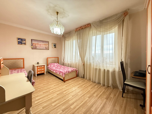 Продам трехкомнатную (3-комн.) квартиру, Кулиева пр-кт, 3, Нальчик г