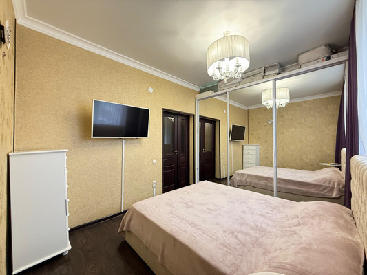 Продам трехкомнатную (3-комн.) квартиру, Толстого ул, 96, Нальчик г