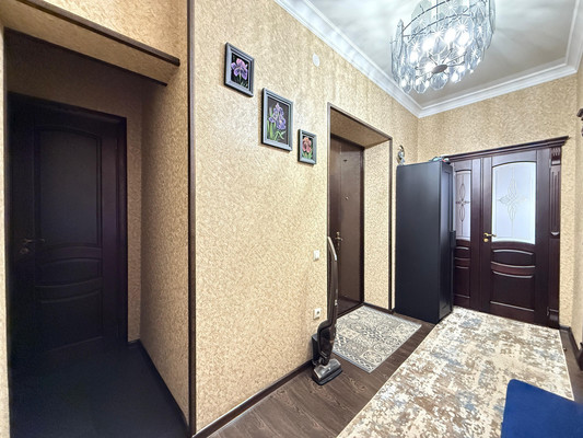 Продам трехкомнатную (3-комн.) квартиру, Толстого ул, 96, Нальчик г