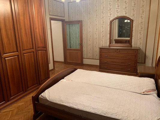 Продам трехкомнатную (3-комн.) квартиру, Зоологический пер, 8, Москва г