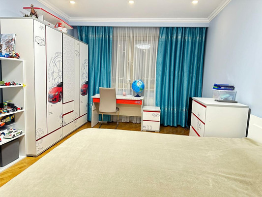 Продам многокомнатную квартиру, Жулебинский б-р, 5, Москва г