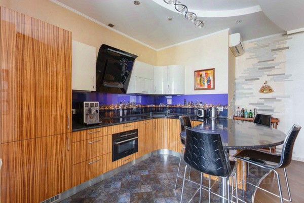 Продам трехкомнатную (3-комн.) квартиру, Севастопольский пр-кт, 28к8, Москва г