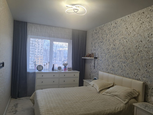Продам трехкомнатную (3-комн.) квартиру, Первомайская ул, 22, Шушары п