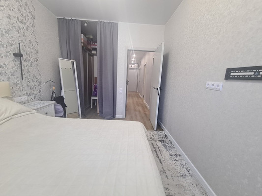 Продам трехкомнатную (3-комн.) квартиру, Первомайская ул, 22, Шушары п