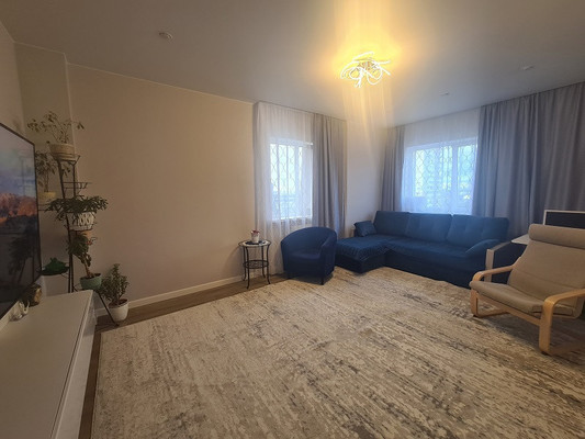 Продам трехкомнатную (3-комн.) квартиру, Первомайская ул, 22, Шушары п