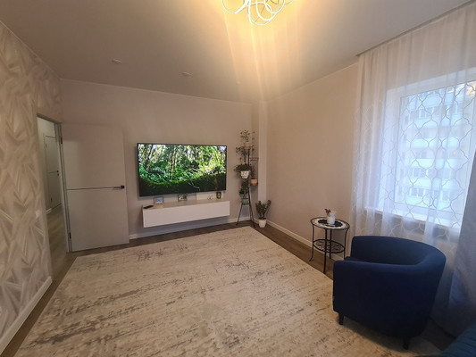 Продам трехкомнатную (3-комн.) квартиру, Первомайская ул, 22, Шушары п