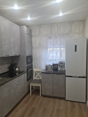 Продам трехкомнатную (3-комн.) квартиру, Первомайская ул, 22, Шушары п