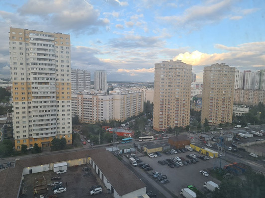Продам трехкомнатную (3-комн.) квартиру, Первомайская ул, 22, Шушары п