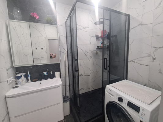 Продам трехкомнатную (3-комн.) квартиру, Первомайская ул, 22, Шушары п