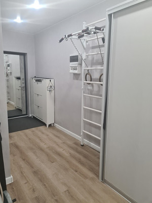 Продам трехкомнатную (3-комн.) квартиру, Первомайская ул, 22, Шушары п