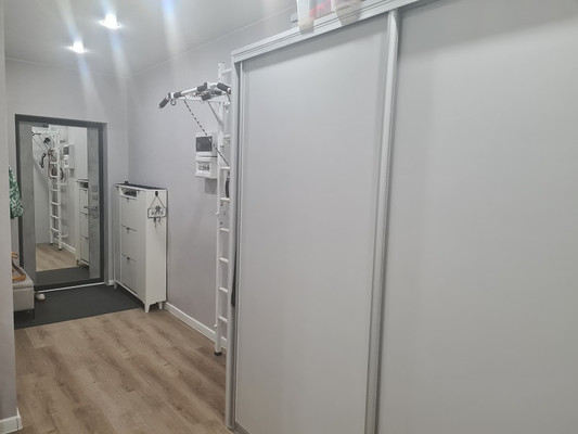 Продам трехкомнатную (3-комн.) квартиру, Первомайская ул, 22, Шушары п