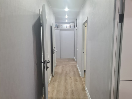 Продам трехкомнатную (3-комн.) квартиру, Первомайская ул, 22, Шушары п