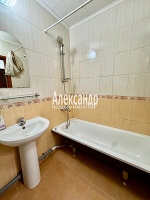 Продам однокомнатную (1-комн.) квартиру, Брянцева ул, 7к1, Санкт-Петербург г