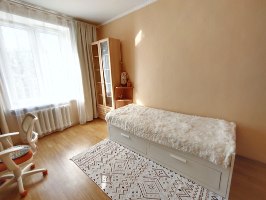 Продам 2-комн. в 3-комн. квартире, Коминтерна ул, 15, Королев г