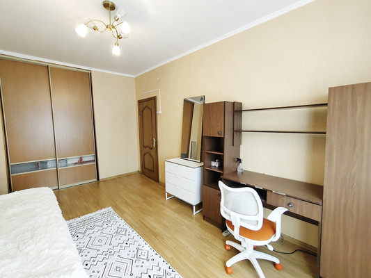 Продам 2-комн. в 3-комн. квартире, Коминтерна ул, 15, Королев г
