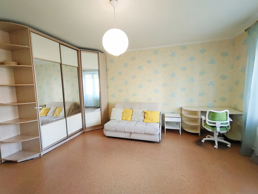 Продам 2-комн. в 3-комн. квартире, Коминтерна ул, 15, Королев г