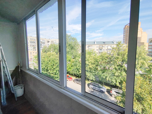 Продам 2-комн. в 3-комн. квартире, Коминтерна ул, 15, Королев г