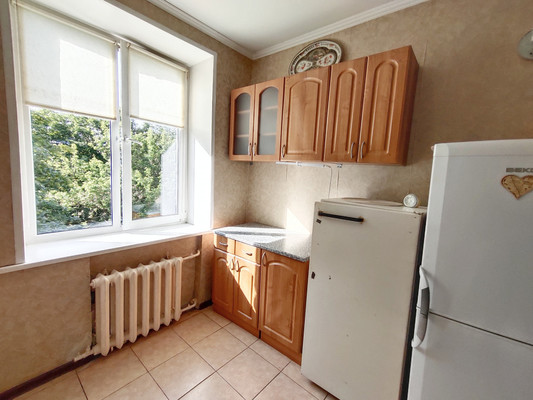 Продам 2-комн. в 3-комн. квартире, Коминтерна ул, 15, Королев г