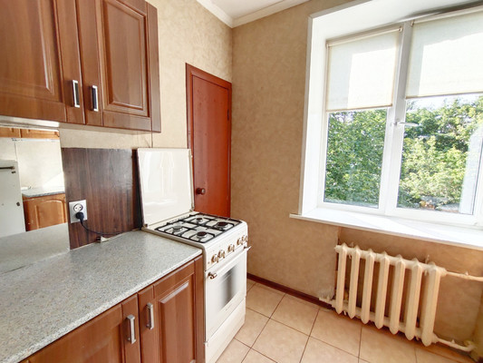Продам 2-комн. в 3-комн. квартире, Коминтерна ул, 15, Королев г