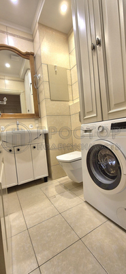 Продам трехкомнатную (3-комн.) квартиру, Маршала Жукова пр-кт, 17к1, Москва г