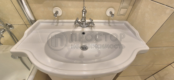 Продам трехкомнатную (3-комн.) квартиру, Маршала Жукова пр-кт, 17к1, Москва г