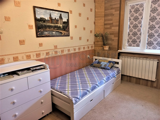 Продам трехкомнатную (3-комн.) квартиру, Осенний б-р, 20к1, Москва г