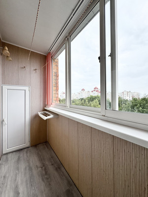 Продам трехкомнатную (3-комн.) квартиру, Брянского Фронта ул, 12, Брянск г