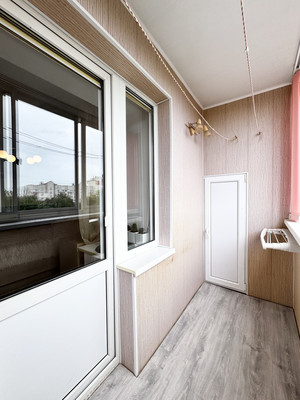 Продам трехкомнатную (3-комн.) квартиру, Брянского Фронта ул, 12, Брянск г