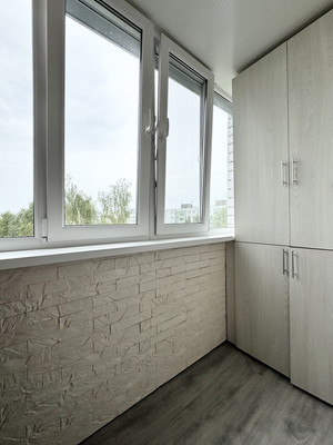 Продам трехкомнатную (3-комн.) квартиру, Брянского Фронта ул, 12, Брянск г