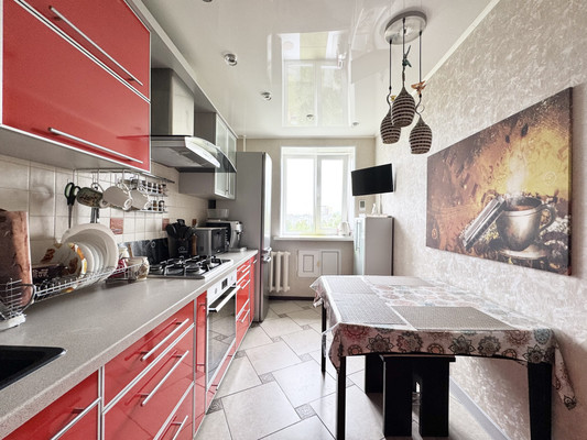 Продам трехкомнатную (3-комн.) квартиру, Брянского Фронта ул, 12, Брянск г