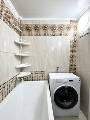 Продам трехкомнатную (3-комн.) квартиру, Брянского Фронта ул, 12, Брянск г