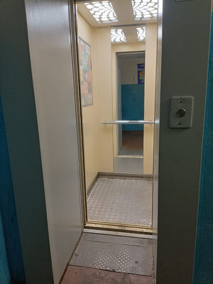 Продам трехкомнатную (3-комн.) квартиру, Брянского Фронта ул, 12, Брянск г
